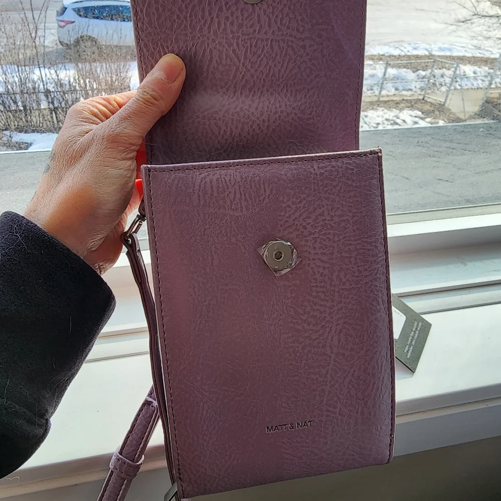 ** SOLD** Brand new Matt and Nat Crossbody Bag - Picture 3 of 5
